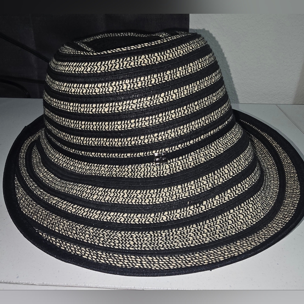 Bcbg maxazria hat black and white